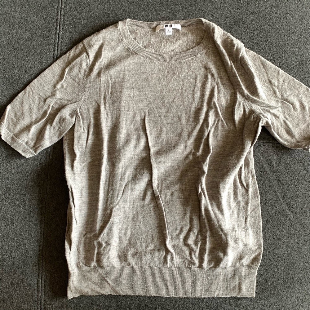 UNIQLO gray short sleeve merino sweater top SMALL